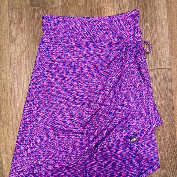 The North Face ladies summer athleisure wrap skirt (Size small) - Picture 4 of 8